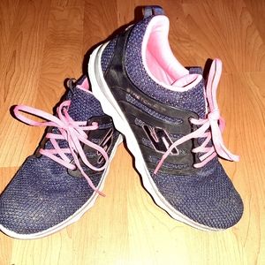 Skechers women size 6 navy pink